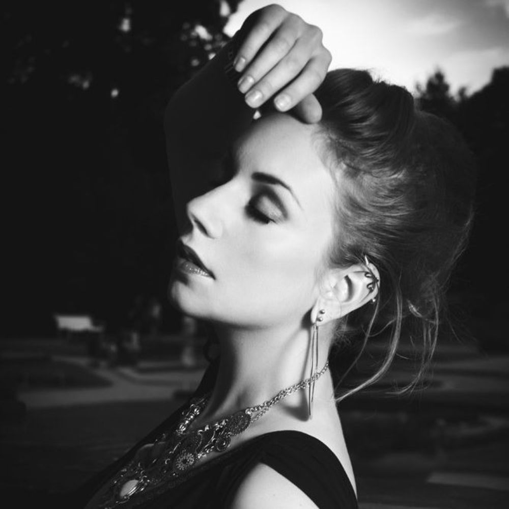 Meet your Posher, Hana